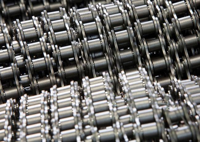 "Close-up view of industrial roller chains for heavy-duty machinery and conveyor systems – available from Bravo Bearings Langkloof"